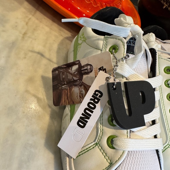 Star Wars White and Green Sneakers with Sleek Design - Picture 2 of 14